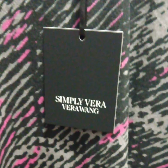 Simply Vera Vera Wang Black and Pink Patterned Top - Picture 2 of 4